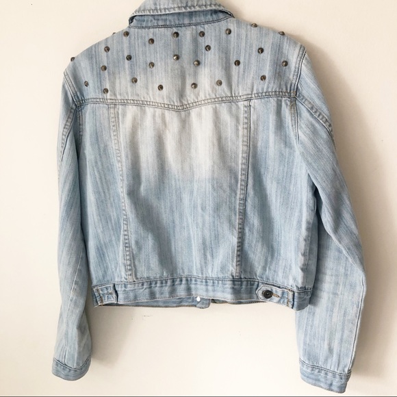 FOREVER 21 Lt Wash Studded DENIM JEAN jacket LARGE - Picture 7 of 8